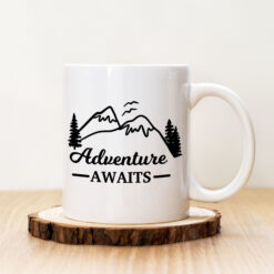 Чаша с надпис Adventure Awaits
