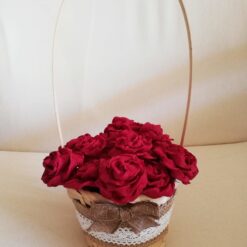 Кошничка с рози от креп хартия Rosy