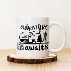Чаша с надпис Adventure Awaits Black
