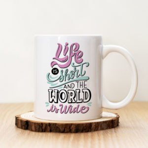 Чаша с надпис Life Is Short Цветна