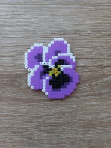 Магнит Теменужка Pixel Art Ръчна Изработка