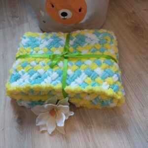 Бебешко одеяло Baby Boo трицветно ръчно плетено подарък за бебе