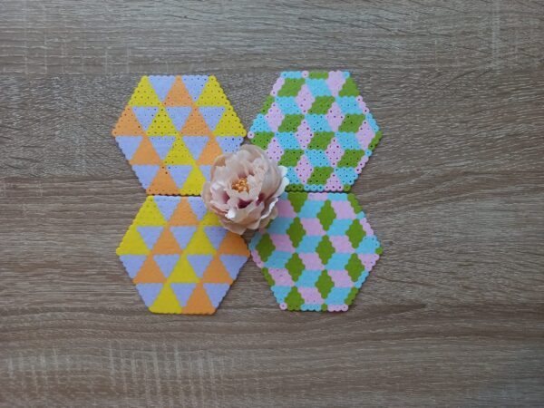 Подложки за чаши Pixel Art Geometric Patterns Ръчна Изработка Комплект 4 бр.