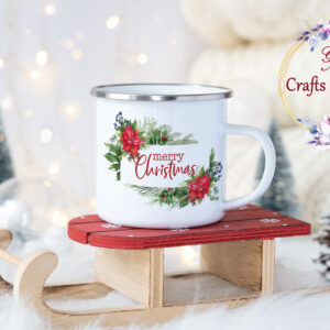 Коледно канче с рамка от боровинки и коледни звезди и надпис Merry Christmas