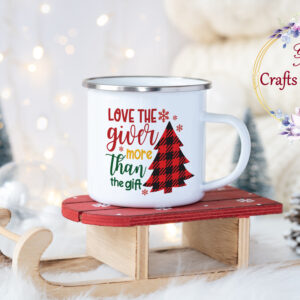 Коледно канче с надпис Love the giver more than the gift