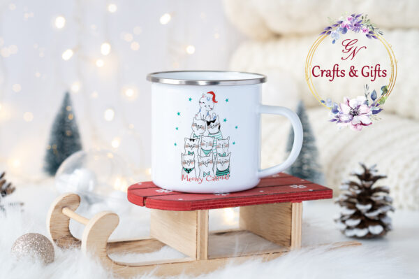 Коледно канче с елха от котки, сини звезди и надпис Meowy Catmas