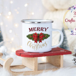 Коледно канче със зелен гирлянд с червена панделка и надпис Merry Christmas