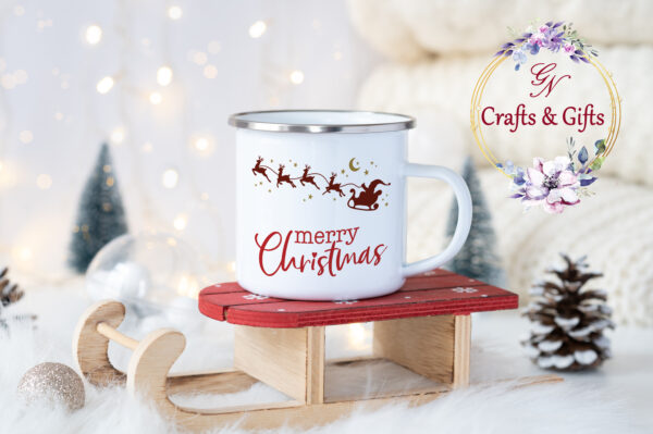 Коледно канче с шейната на Дядо Коледа и надпис Merry Christmas