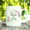 Чаша с надпис 'Баба от 2026' и флорални елементи