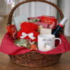 кошница little sister чаша 8 март с керамична чаша и вино