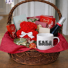 кошница баба керамична чаша 8 март с вино и шоколади